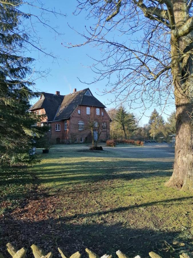 Ferienwohnung Ehemalige Revierfoersterei "Uns Luett" Kuhstorf Buitenkant foto